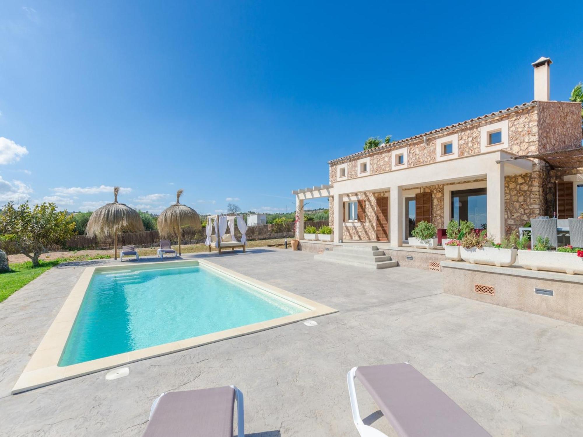 El Paraiso Porto Cristo - With Pool Villa